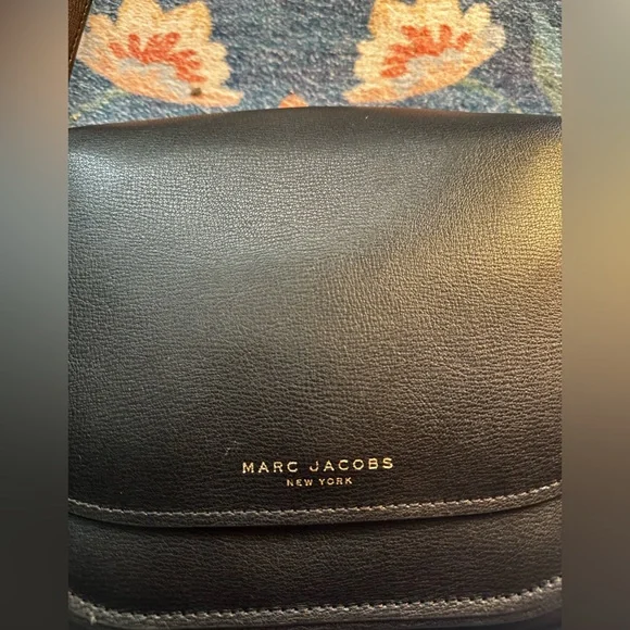 Marc Jacobs Black and Gold Bag Tag - Picture 2 of 7